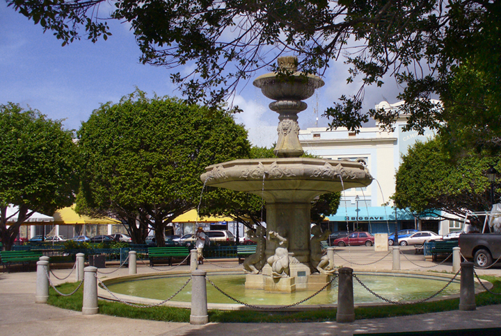 Fountain in the Guayama plaza
